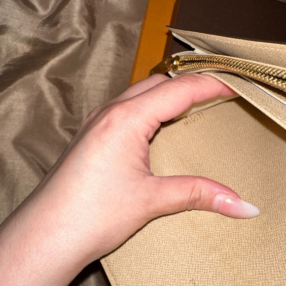 Louis Vuitton Sarah Limited Edition Monogram Dentelle Brown Wallet - Picture 9 of 12